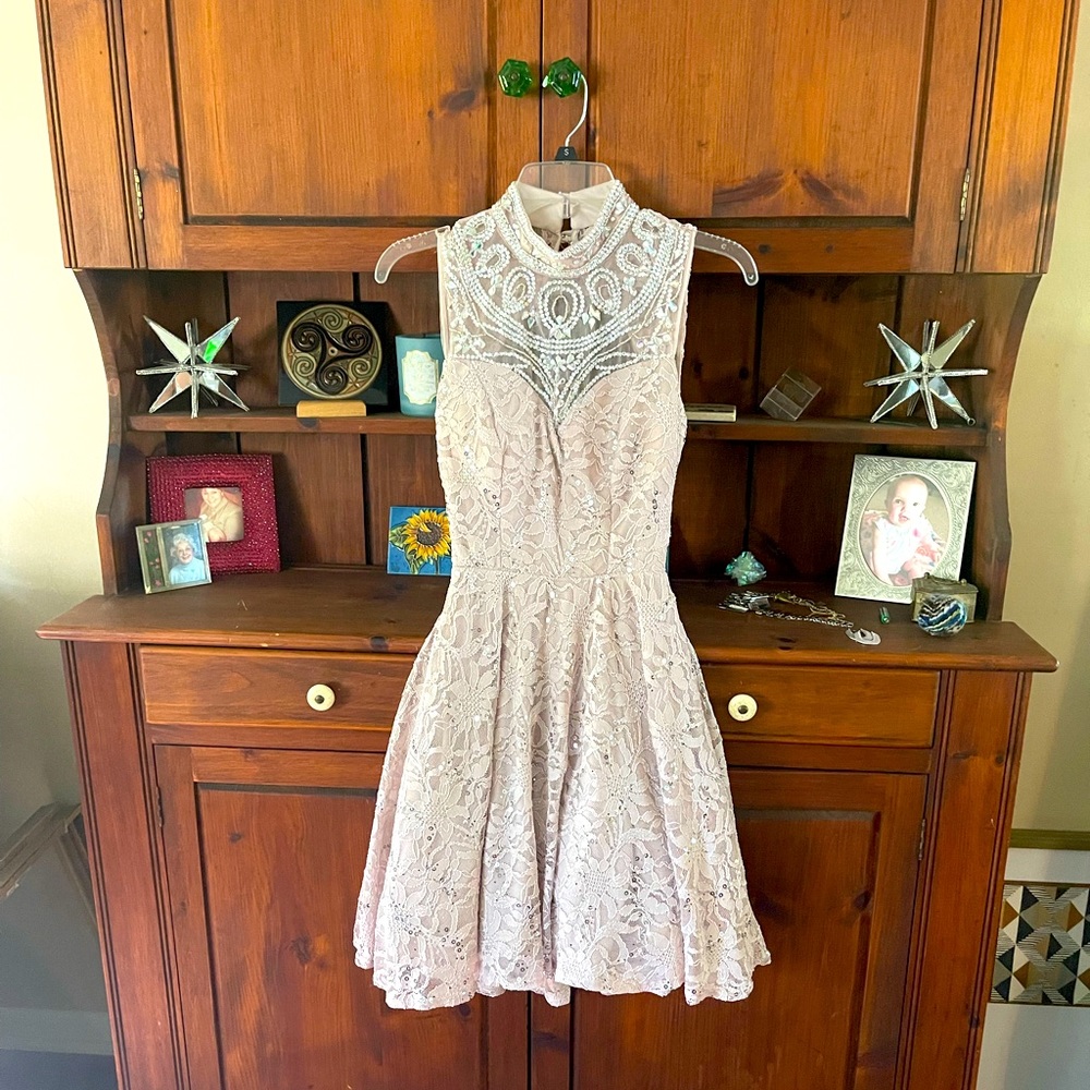 Windsor Dress | Size 4 | Beaded/Sequins/Lace